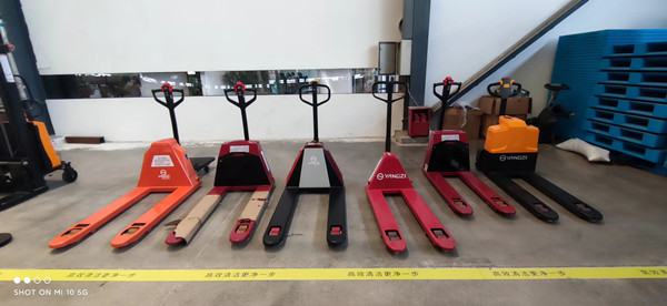 你了解手動(dòng)液壓堆高車的功能嗎? 你了解手動(dòng)液壓堆高車的功能嗎?