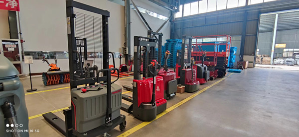 電動(dòng)堆高車電池充不了是什么原因 電動(dòng)堆高車電池充不了是什么原因