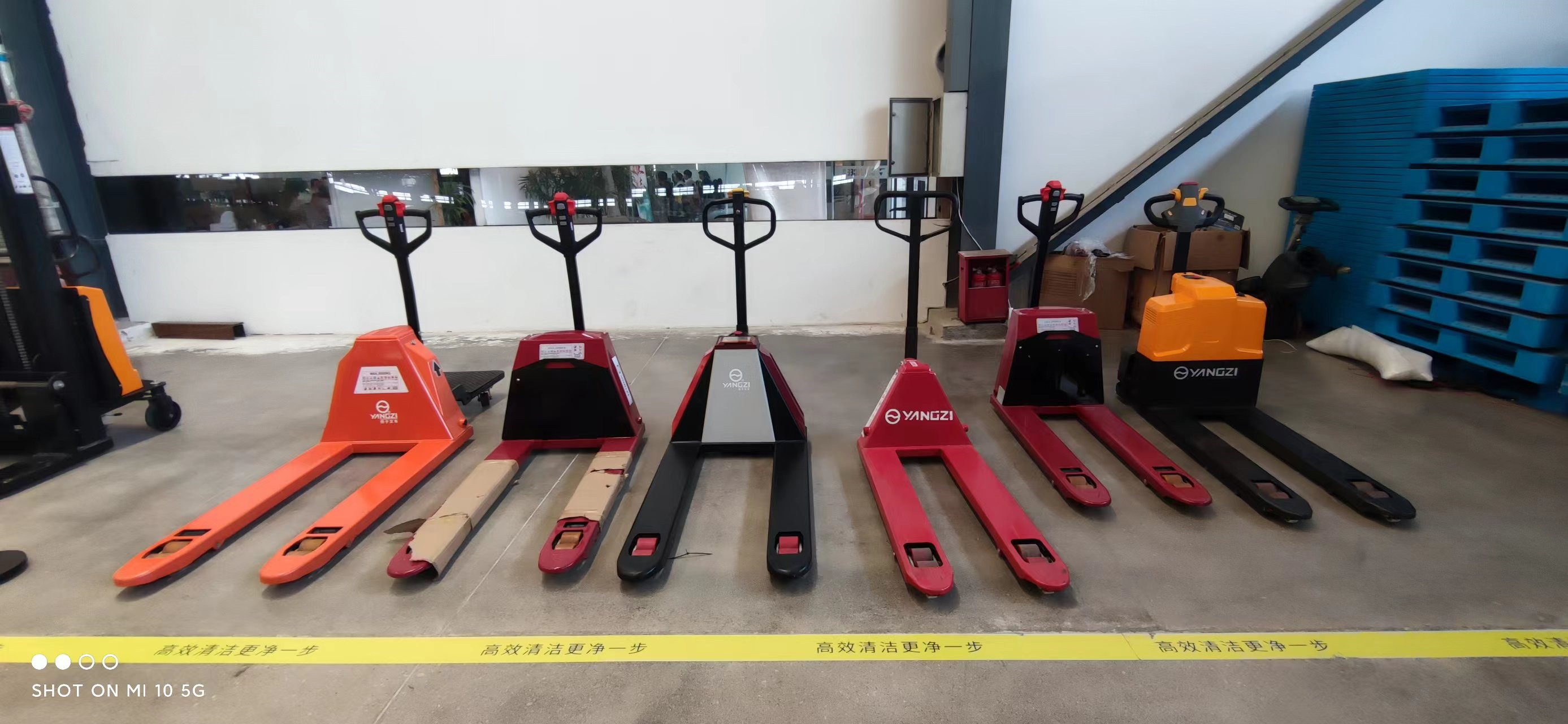 我們?nèi)绾握_使用電動液壓叉車呢? 我們?nèi)绾握_使用電動液壓叉車呢?