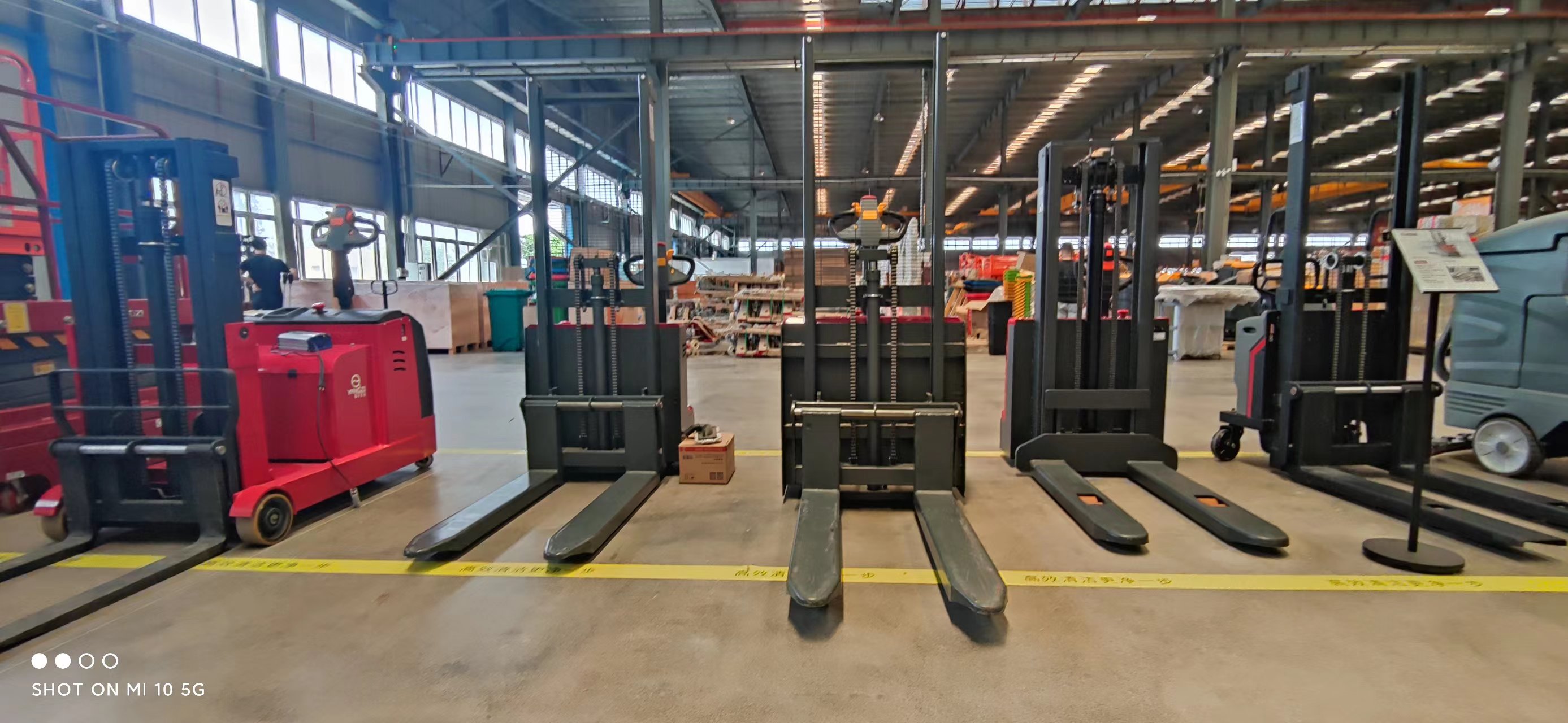 電動叉車廠家告訴你堆垛機適用于什么工廠 電動叉車廠家告訴你堆垛機適用于什么工廠